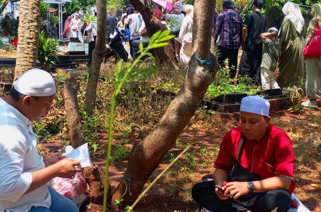 Tradisi Ziarah Makam Warnai Idul Fitri 1447 H