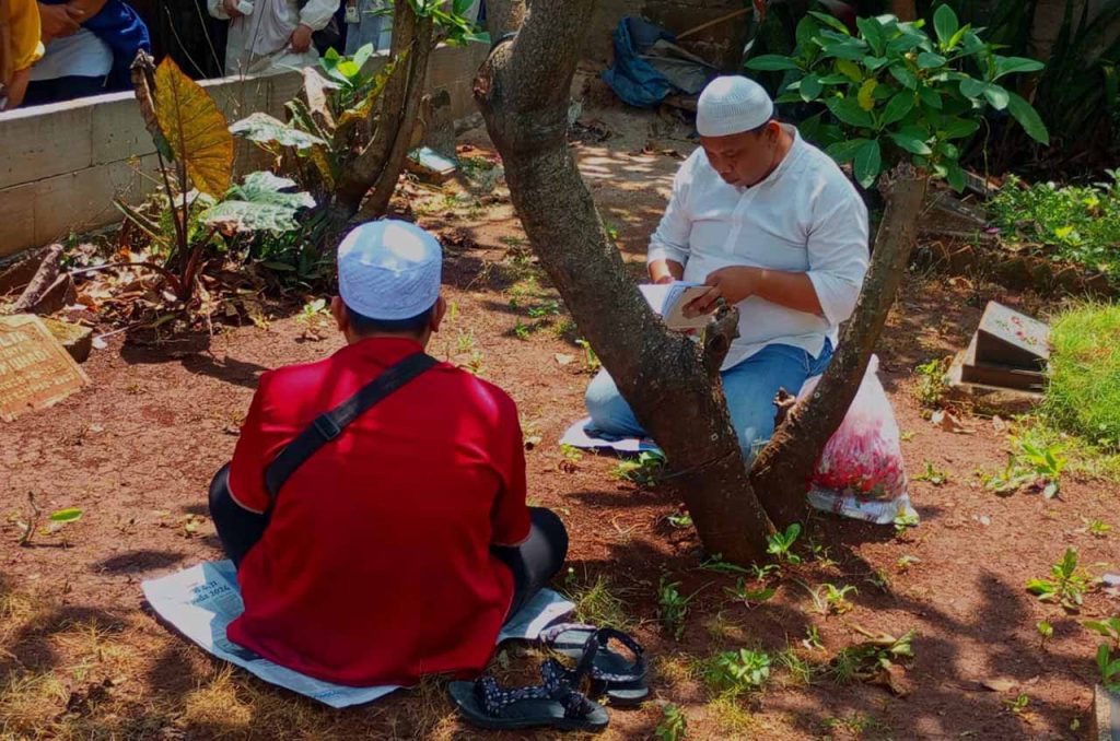 Tradisi Ziarah Makam Warnai Idul Fitri 1447 H