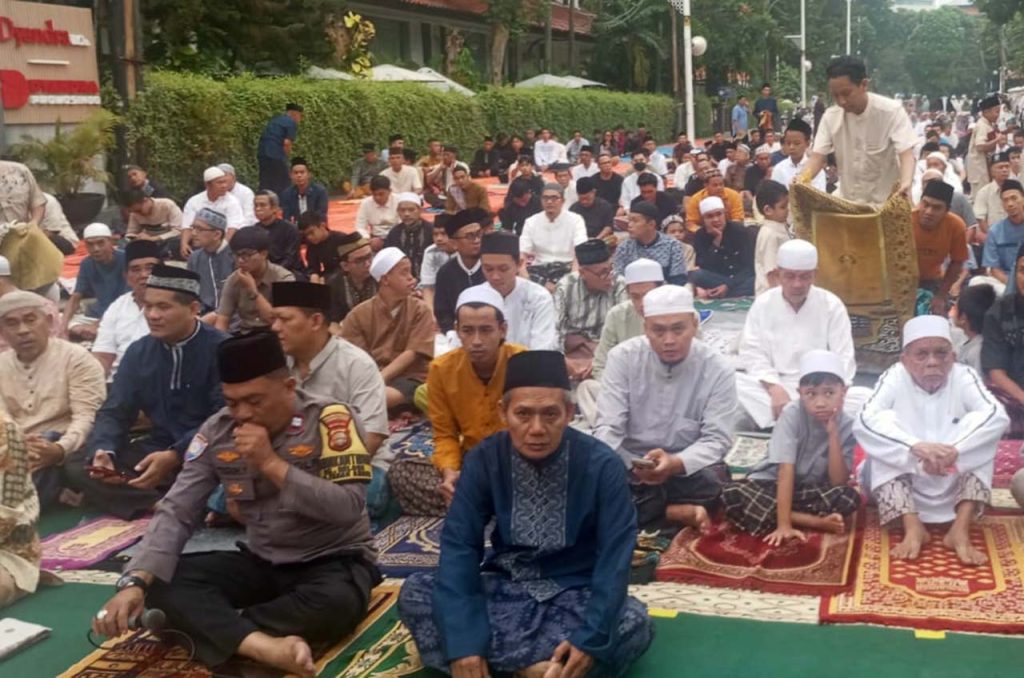 umat islam melaksanakan shalat idul fitri 1447 h di jakarta 03
