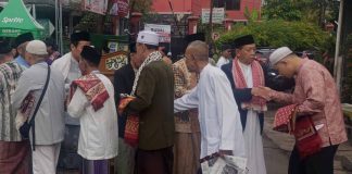 umat islam melaksanakan shalat idul fitri 1447 h di jakarta