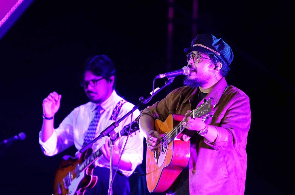 Penampilan penyanyi Bilal Indrajaya bersama band The Corleones di ajang myBCA International Java Jazz Festival 2026 di Nusantara International Convention Exhibition (NICE) PIK 2, Tangerang, Banten, Jumat (29/5/2026). XPOSEINDONESIA/IHSAN