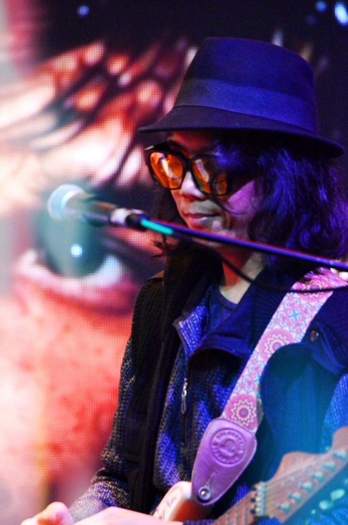 nada noor, gitaris
