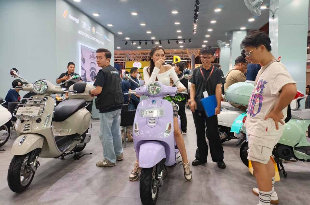 Booth Vespa di Jakarta Fair 2026