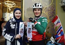 arezoo eskandari bersama ade fitrie kirana