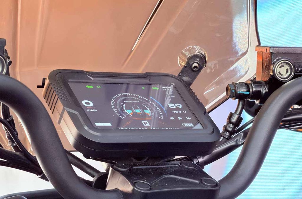 lcd digital touchscreen