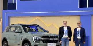[kiri ke kanan] Roelof Lamberts, Regional Director RMA Indonesia dan Sergey Gidon, Country Manager Ford Asia Pacific Direct Market