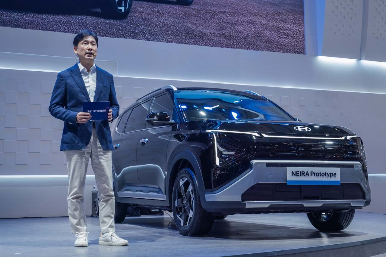 Kenny Lee, President Director HMID Memperkenalkan Hyundai NEIRA di GIIAS 2026