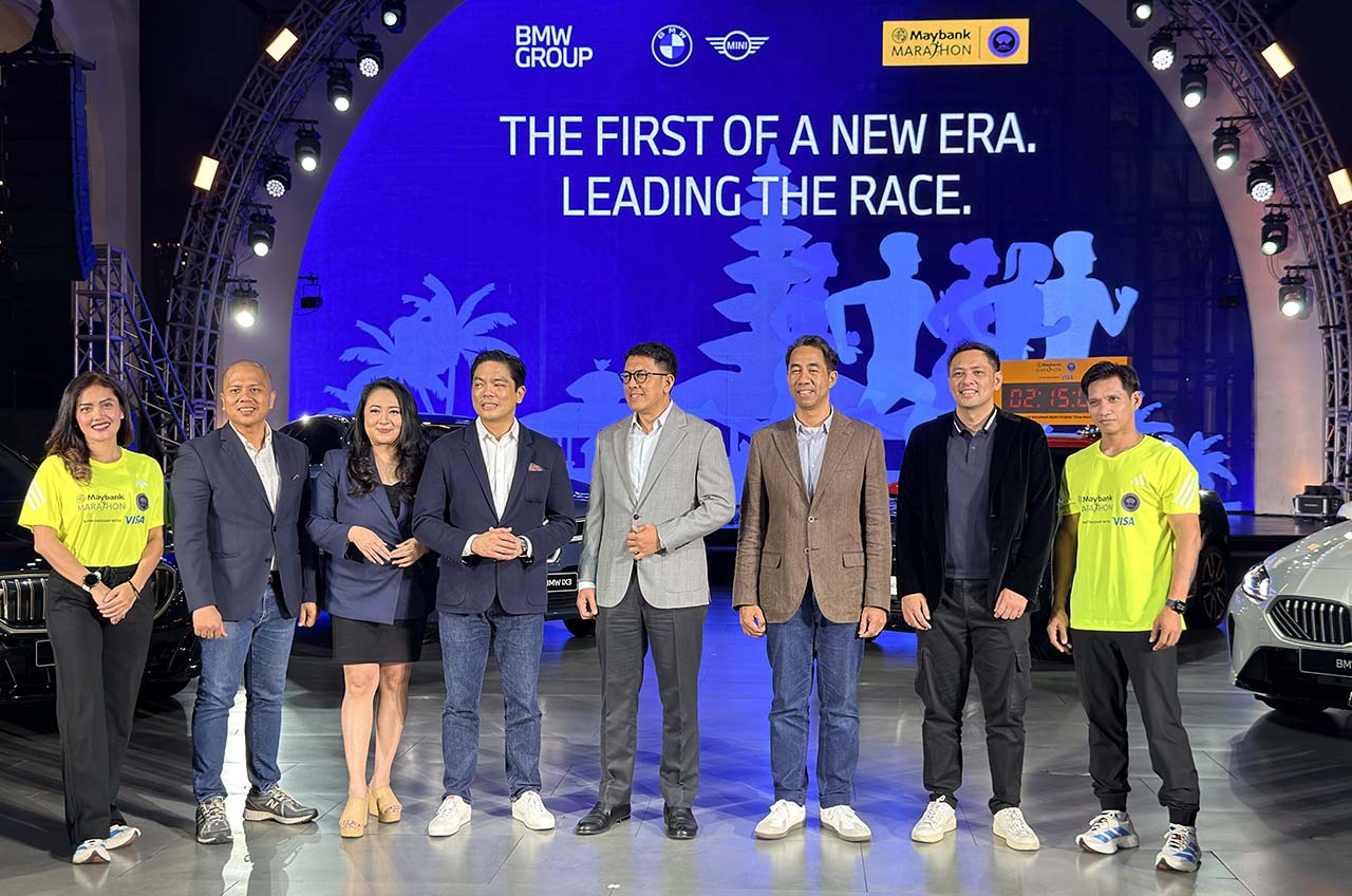 BMW Group Indonesia menghadirkan BMW iX3 dan MINI Aceman di Maybank Marathon 2026