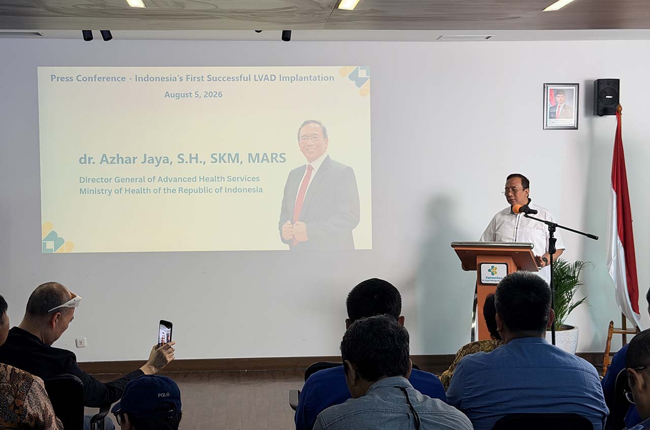 direktur jenderal kesehatan lanjutan kementerian kesehatan, dr. azhar jaya, sh, skm, mars