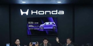 [Kiri-Kanan] Ferdianto Budiono - Sales & Marketing Division Head PT Honda Prospect Motor, Masanao Kataoka - President Director PT Honda Prospect Motor, Yusak Billy - Sales & Marketing Director PT Honda Prospect Motor