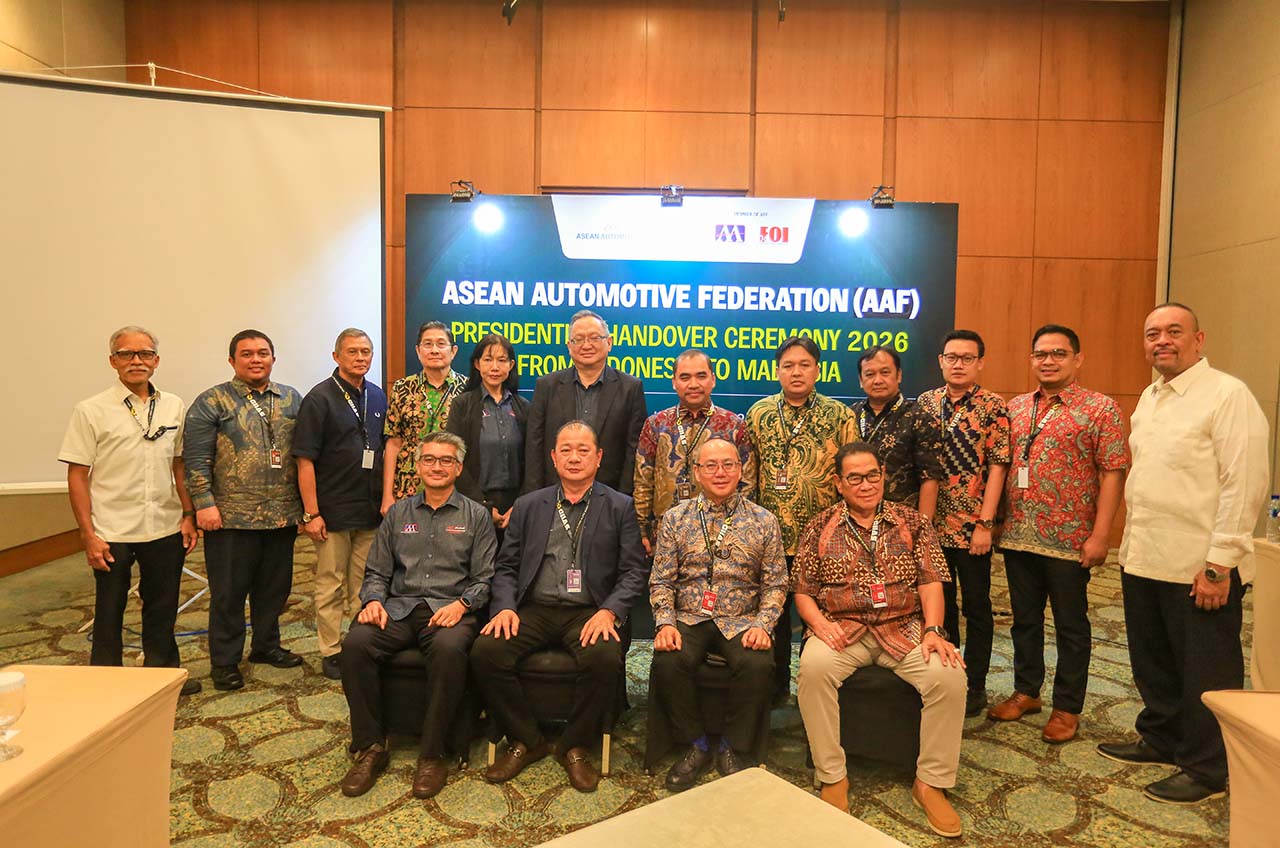 GAIKINDO secara resmi menyerahkan kepemimpinan ASEAN Automotive Federation (AAF) kepada Malaysian Automotive Association (MAA) untuk periode 2026–2028_01