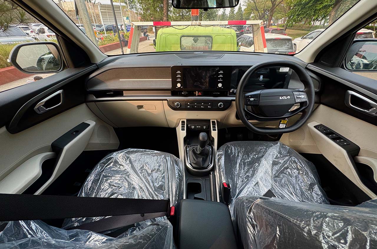 kia carens manual transmission interior