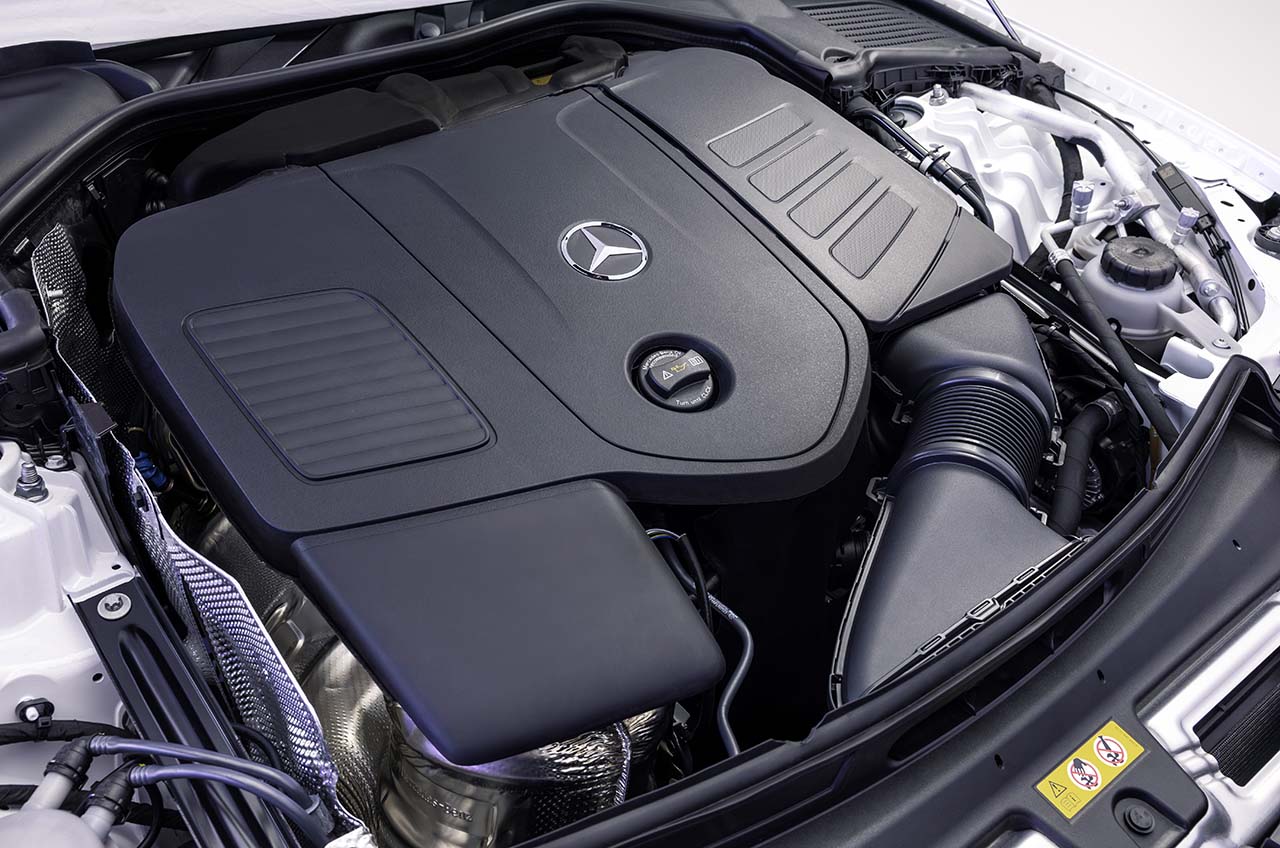 C-Class terbaru menawarkan mesin bensin dan diesel empat silinder berteknologi mild-hybrid serta varian plug-in hybrid