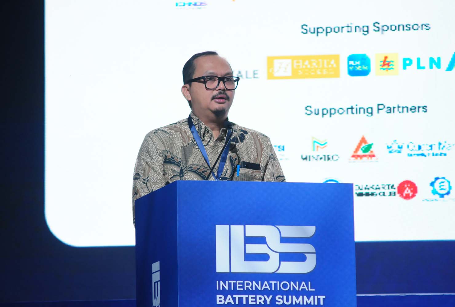 Opening Keynote Speech oleh Andi Rizaldi - Expert Advisor to the Minister for Accelerating Industry 4.0 Transformation;