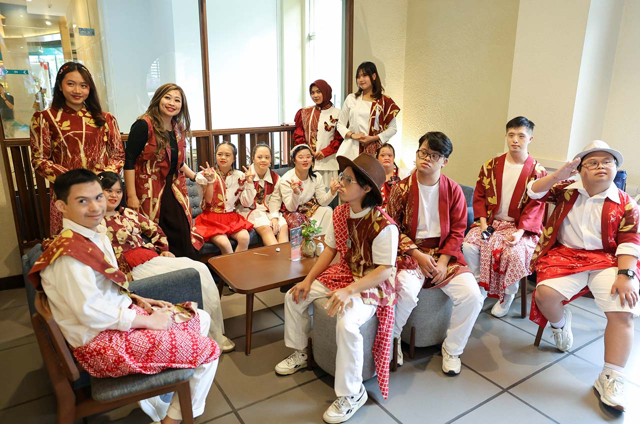 THE 1O1 Jakarta Sedayu Darmawangsa Rayakan HUT ke-81 RI Lewat Fashion Show Inklusif dan Kolaborasi UMKM