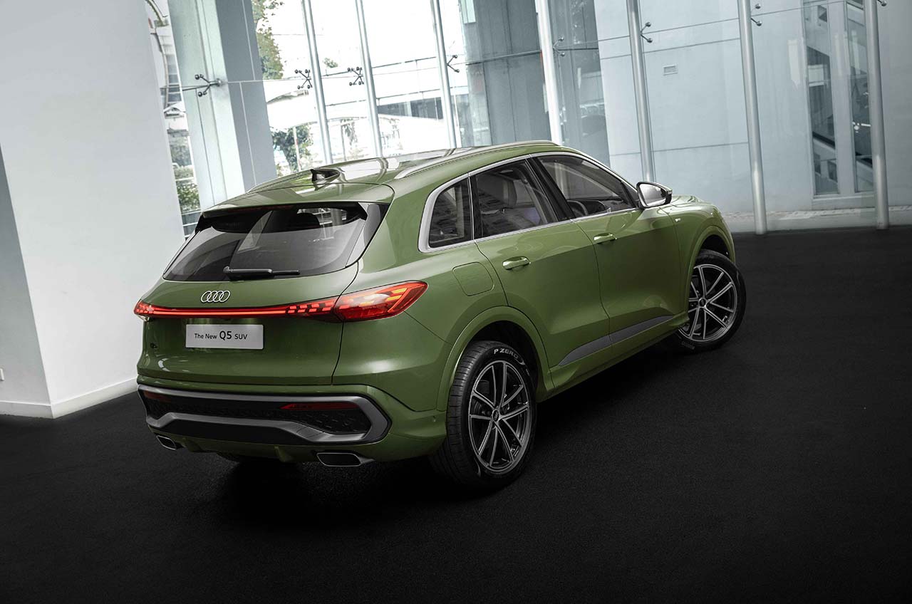 the new audi q5 suv right rear look