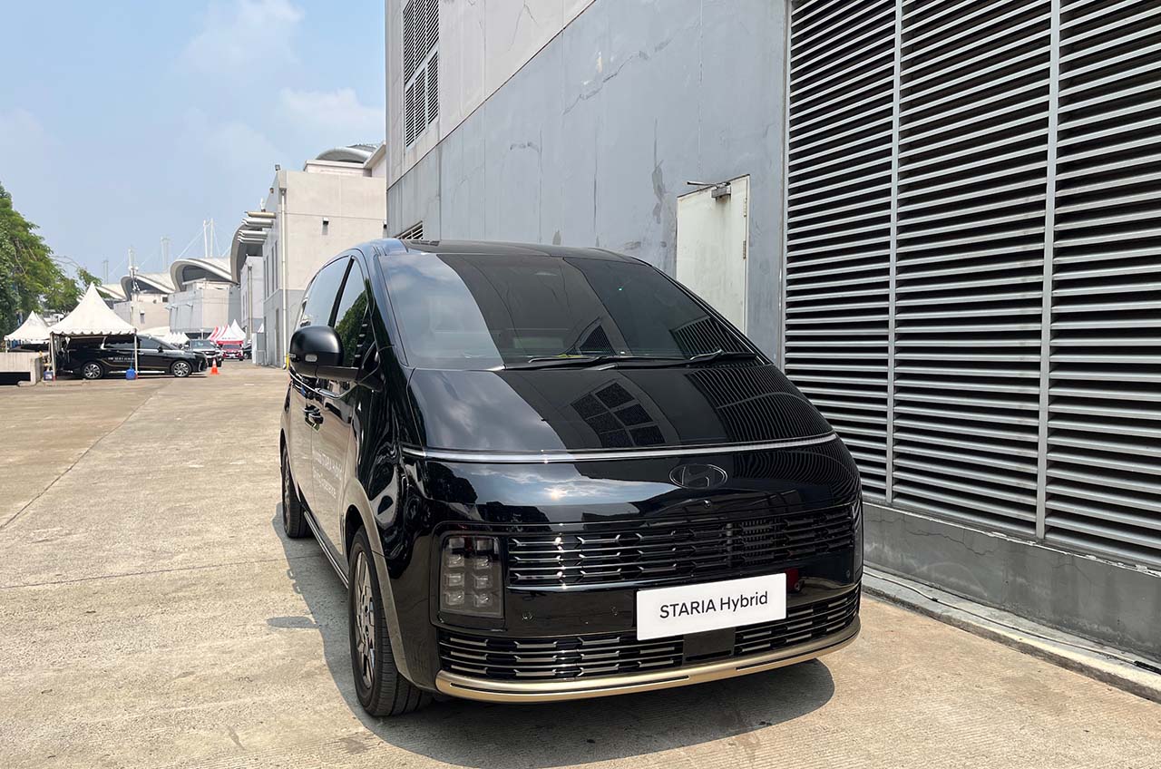the new staria hybrid