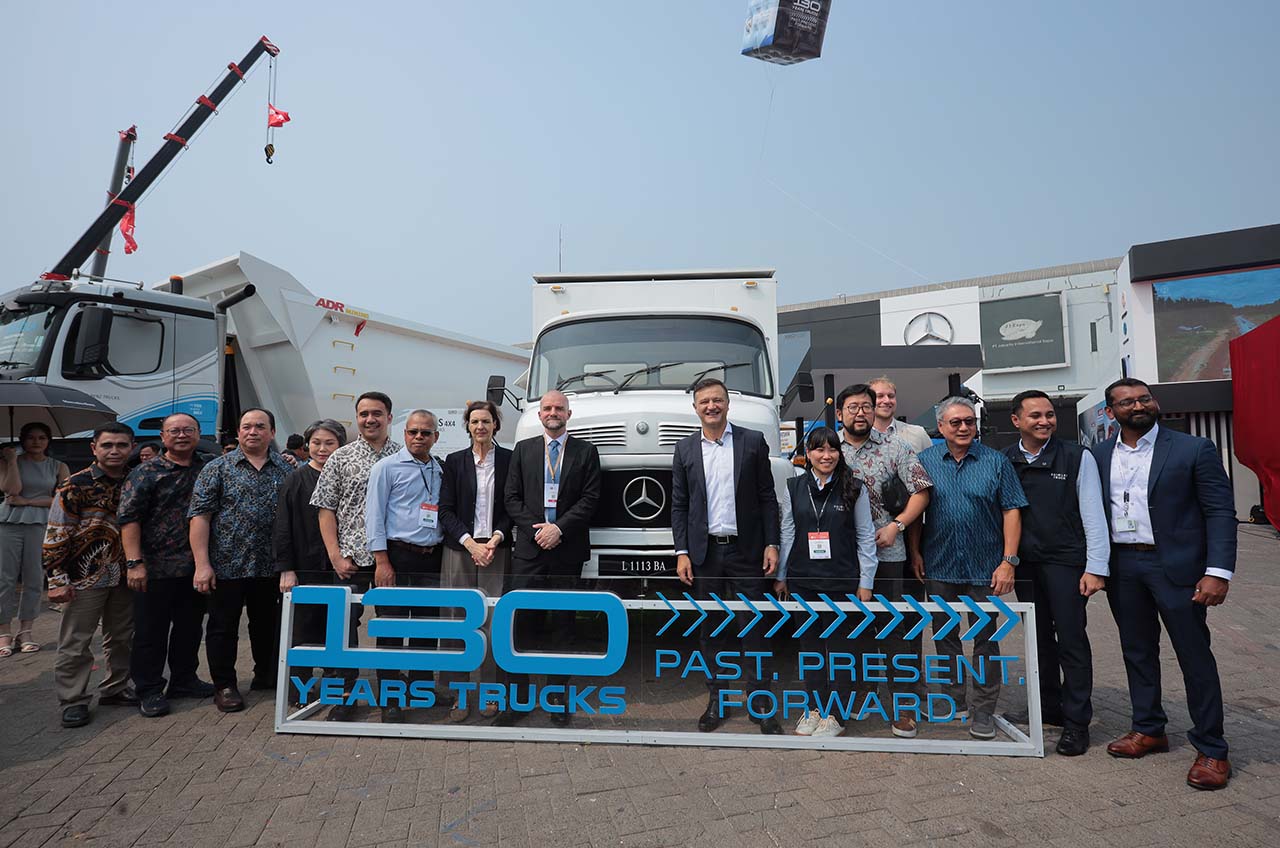 antonio randazzo, presiden direktur dcvi (tengah) berfoto di depan mercy bagong bersama perwakilan german embassy, ekonid, eurocham