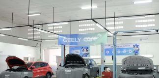 area service bay geely dynamic jogja yang dilengkapi peralatan servis berstandar global dan didukung teknisi bersertifikat geely