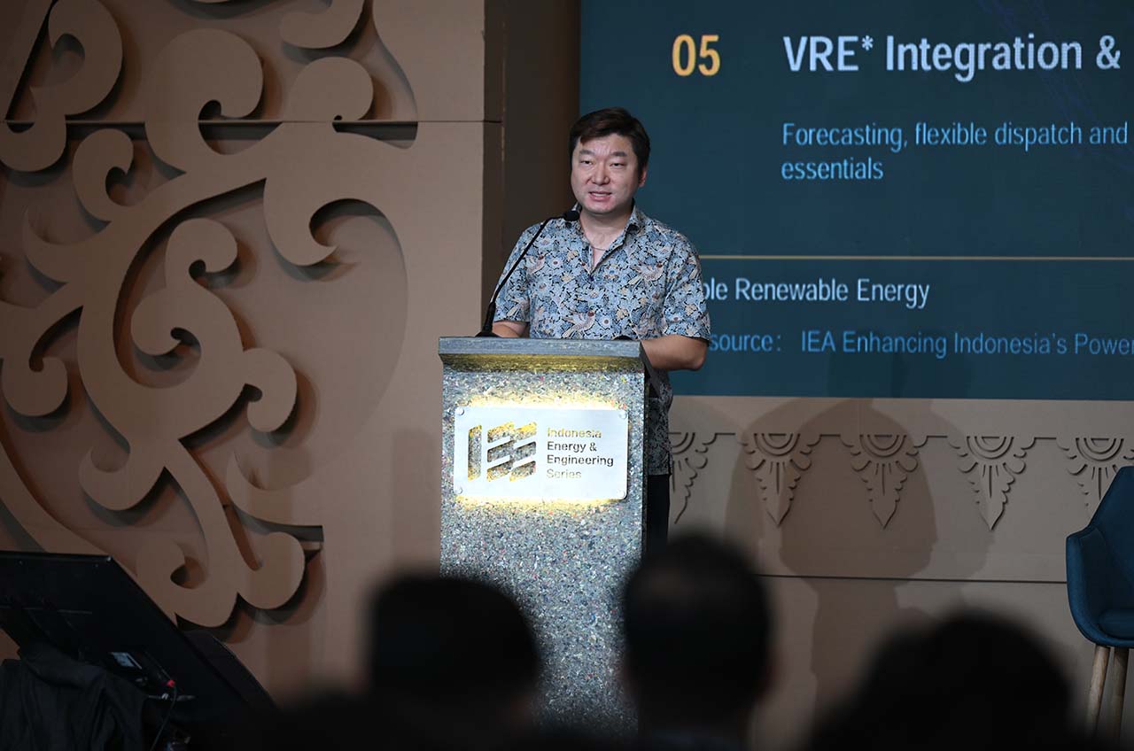 Simon Wan - Solution DIrector Energy Account Huawei Indonesia