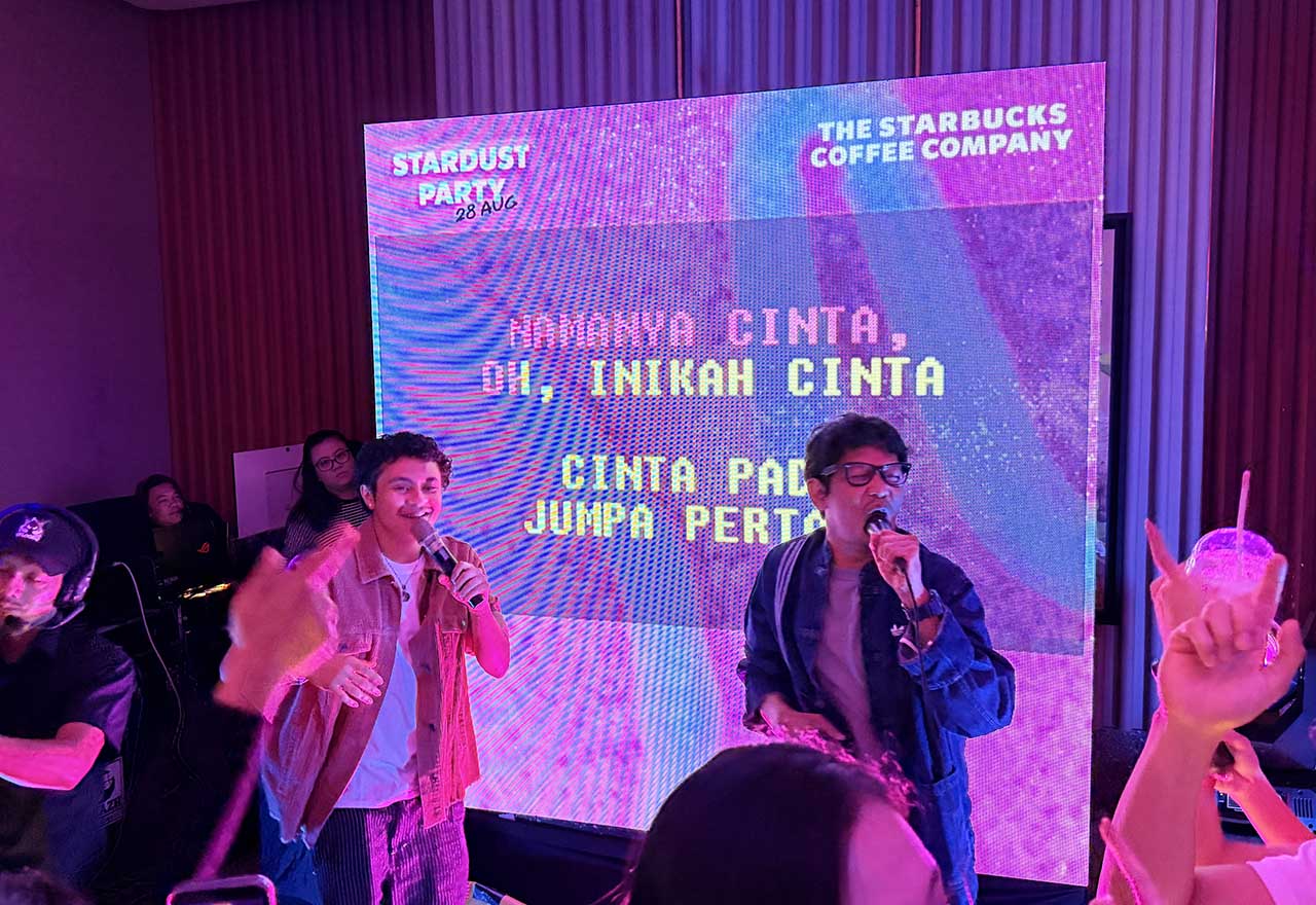 stardust party starbucks penampilan oom leo bersama bastian steel 02