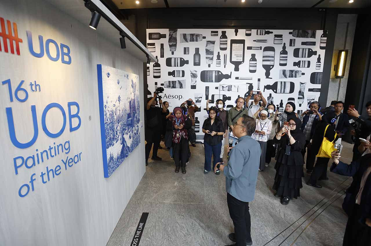 UOB Indonesia memamerkan 48 karya finalis 16th UOB POY Indonesia 2026, termasuk delapan karya pemenang, di The Melting Pot, lantai dasar ASHTA District 8, Jakarta