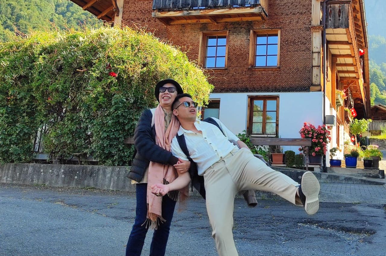 dennis junio bersama ibunda Diana Boes