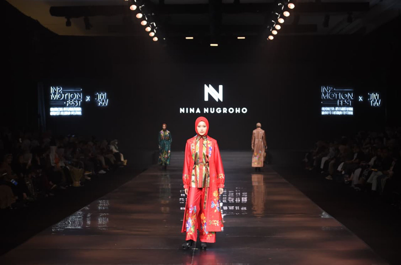 Nina Nugroho menghadirkan koleksi TANA DOANG di IN2MOTIONFEST x JMFW 2026