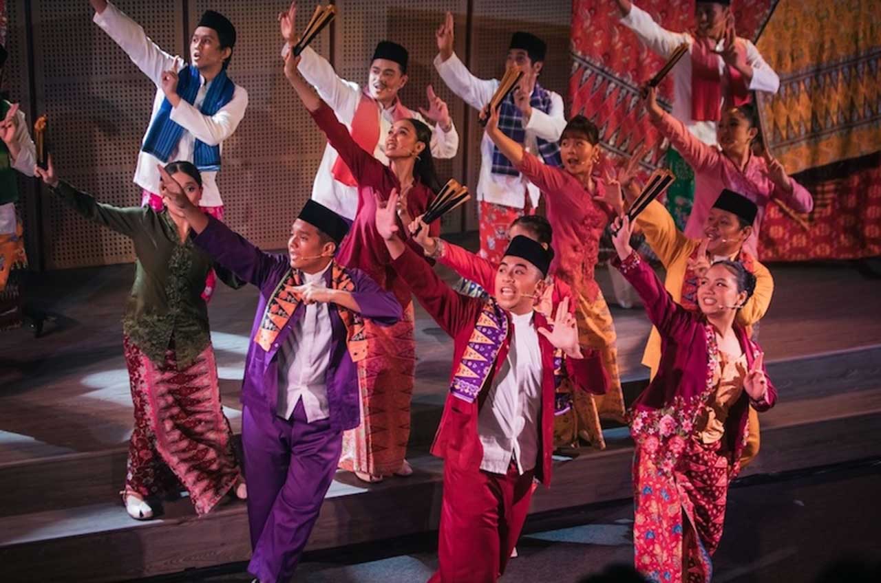 Menanggung Dua Panggung oleh Peserta Ruang Kreatif Intensif Musikal Budaya