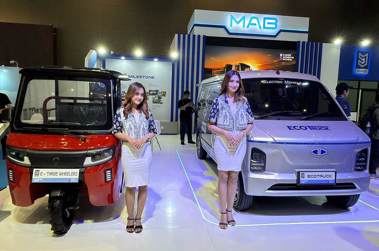 Mobil Anak Bangsa menampilkan kendaraan listrik komersial dan solusi Mining Command Center di PERIKLINDO Electric Vehicle Show 2026