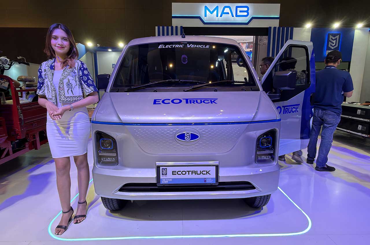 Mobil Anak Bangsa menampilkan kendaraan listrik komersial dan solusi Mining Command Center di PERIKLINDO Electric Vehicle Show 2026