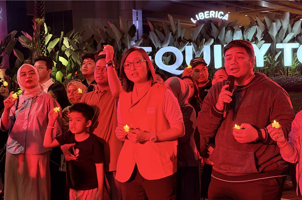 Wakil Menteri Ekonomi Kreatif Irene Umar dalam penutupan WCCE Weekland 2026 di SCBD Park, Jakarta, yang diisi doa bersama dan aksi donasi untuk korban karhutla Kalimantan.